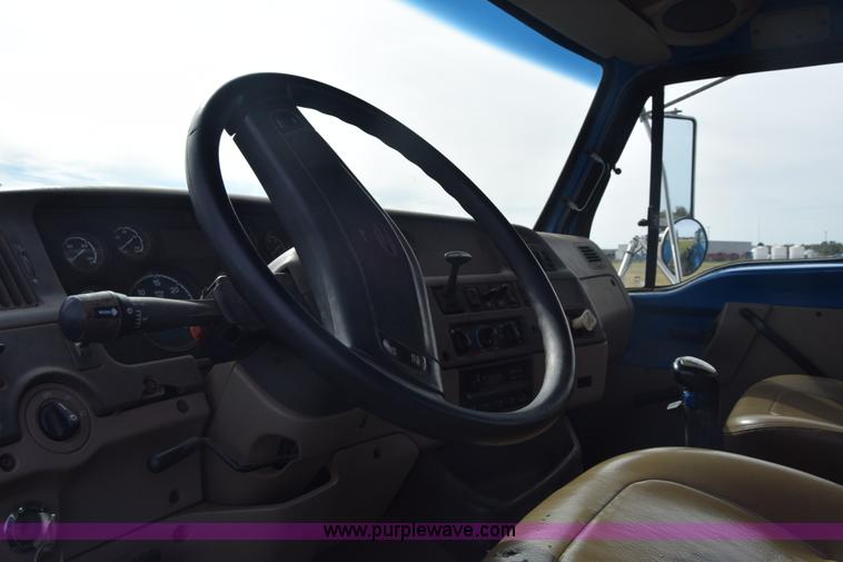 image for item J7007 2008 Sterling L9500 semi truck