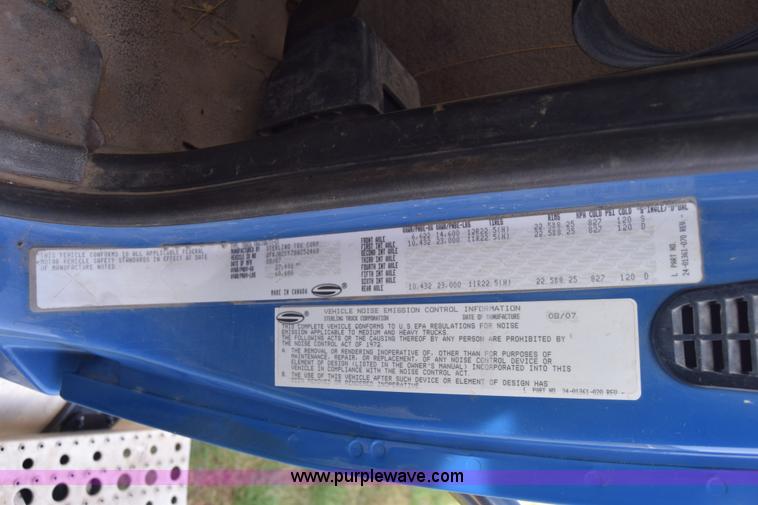 image for item J7007 2008 Sterling L9500 semi truck