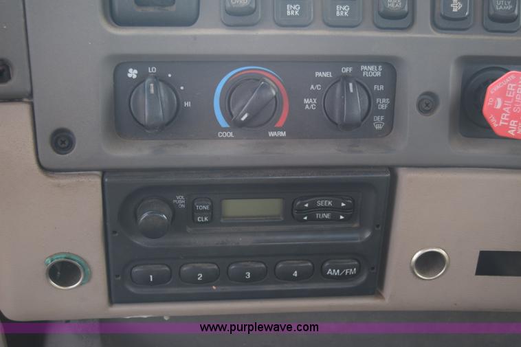 image for item J7007 2008 Sterling L9500 semi truck