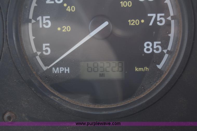 image for item J7007 2008 Sterling L9500 semi truck