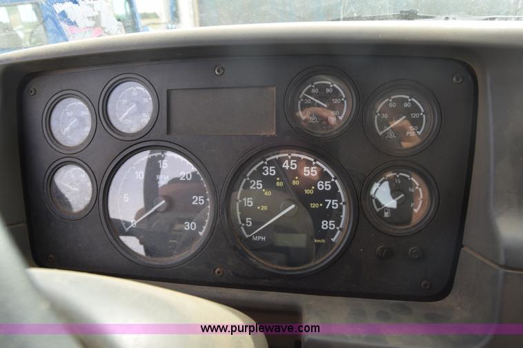 image for item J7007 2008 Sterling L9500 semi truck