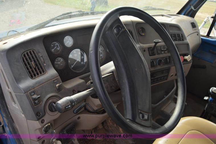image for item J7007 2008 Sterling L9500 semi truck