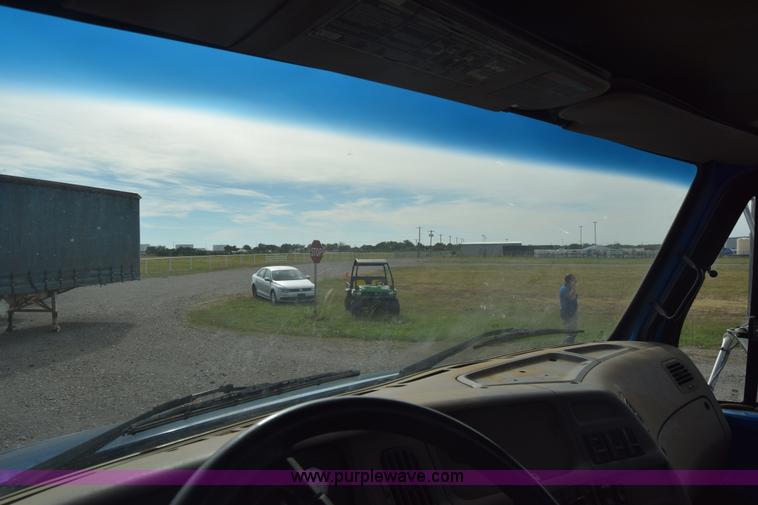 image for item J7007 2008 Sterling L9500 semi truck