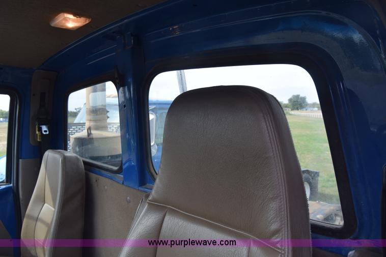 image for item J7007 2008 Sterling L9500 semi truck