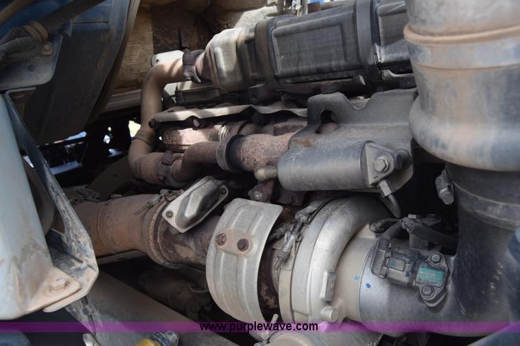 image for item J7007 2008 Sterling L9500 semi truck