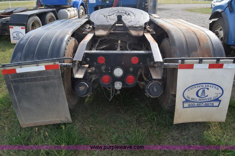 image for item J7007 2008 Sterling L9500 semi truck