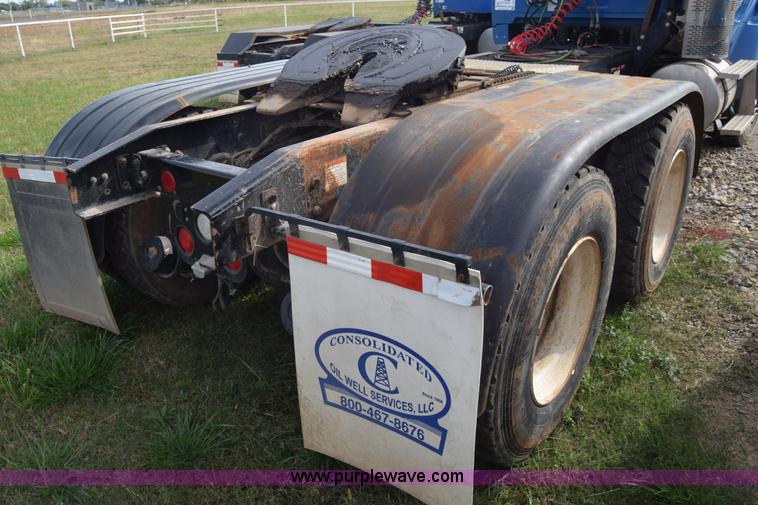 image for item J7007 2008 Sterling L9500 semi truck