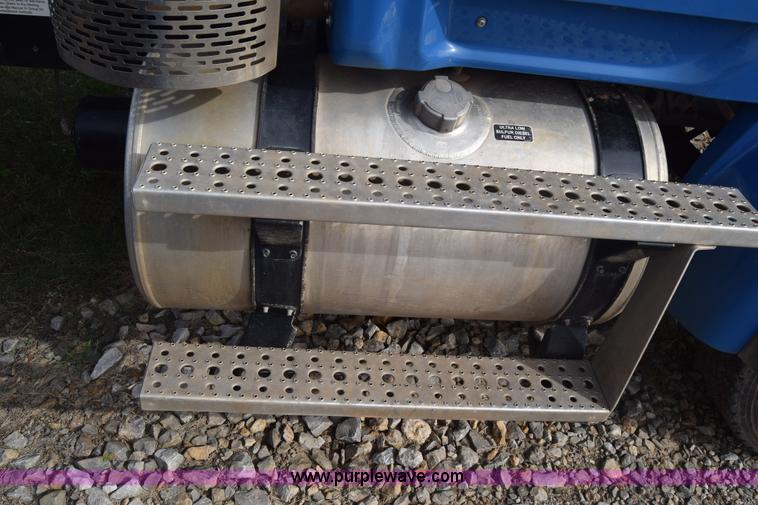 image for item J7007 2008 Sterling L9500 semi truck