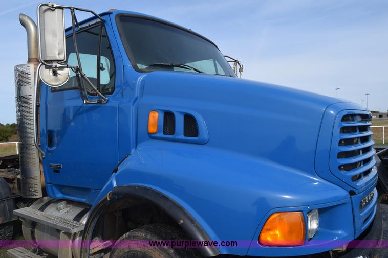 image for item J7007 2008 Sterling L9500 semi truck