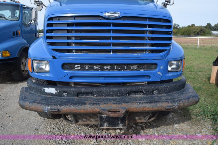 image for item J7007 2008 Sterling L9500 semi truck