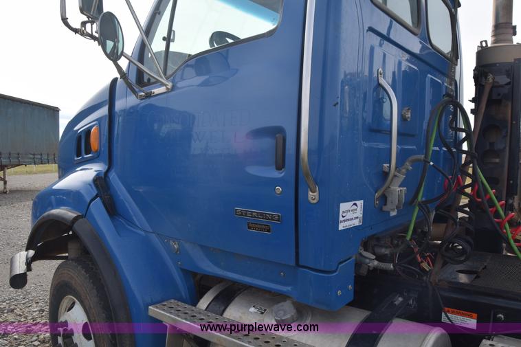image for item J7007 2008 Sterling L9500 semi truck