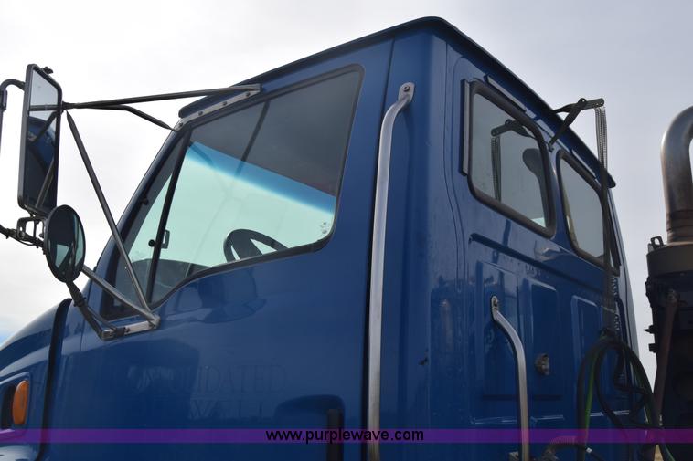 image for item J7007 2008 Sterling L9500 semi truck