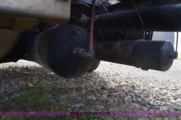 image for item J7007 2008 Sterling L9500 semi truck