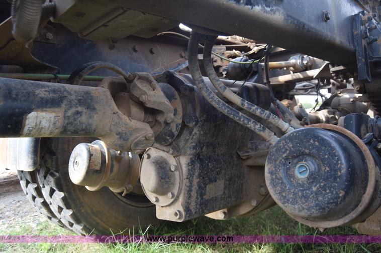 image for item J7007 2008 Sterling L9500 semi truck