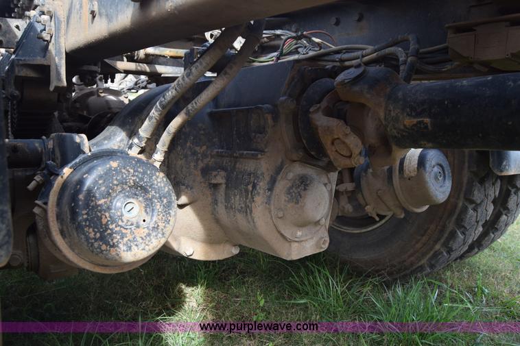 image for item J7007 2008 Sterling L9500 semi truck