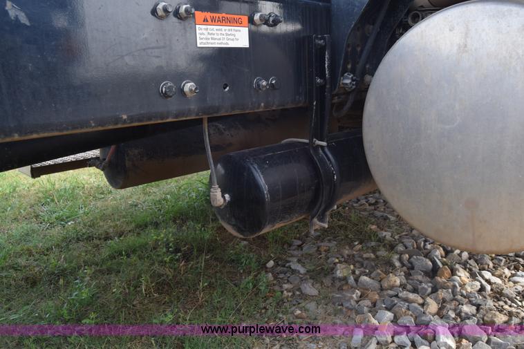 image for item J7007 2008 Sterling L9500 semi truck