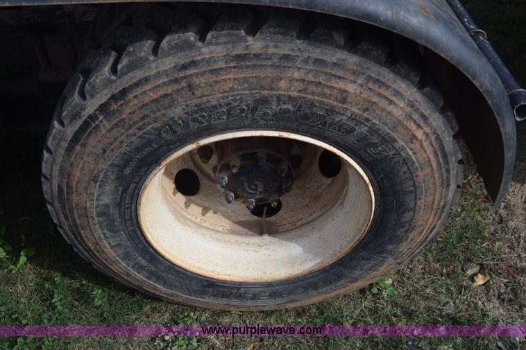 image for item J7007 2008 Sterling L9500 semi truck