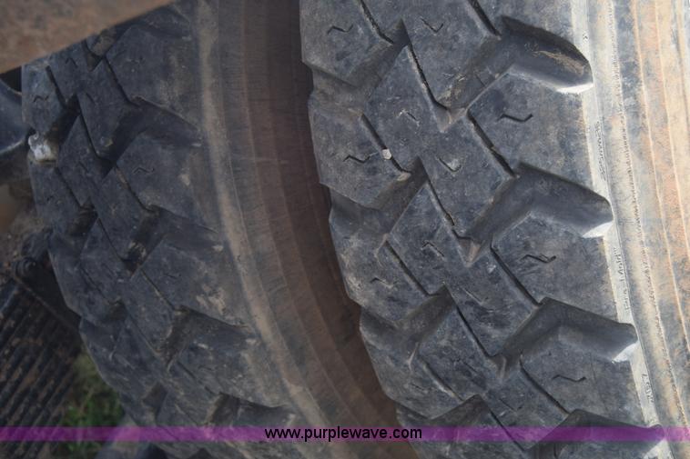 image for item J7007 2008 Sterling L9500 semi truck