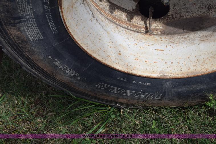 image for item J7007 2008 Sterling L9500 semi truck