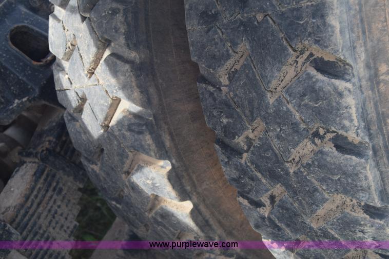 image for item J7007 2008 Sterling L9500 semi truck