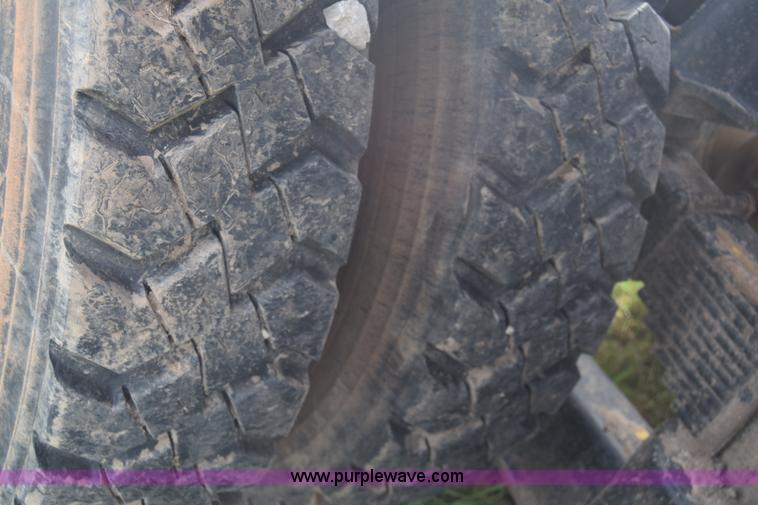 image for item J7007 2008 Sterling L9500 semi truck