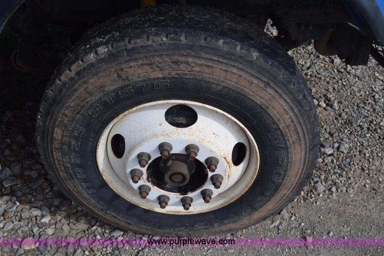 image for item J7007 2008 Sterling L9500 semi truck