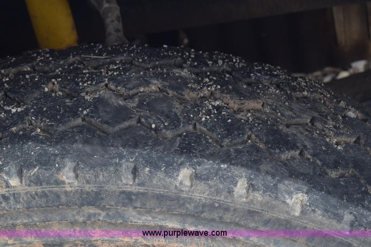 image for item J7007 2008 Sterling L9500 semi truck