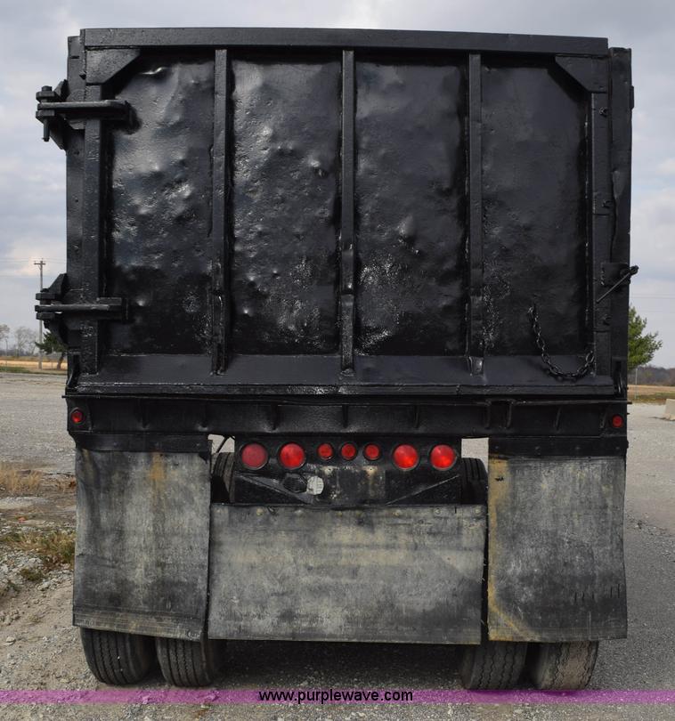 image for item J8464 1993 Mars end dump trailer