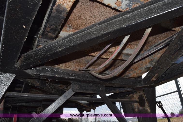 image for item J8464 1993 Mars end dump trailer