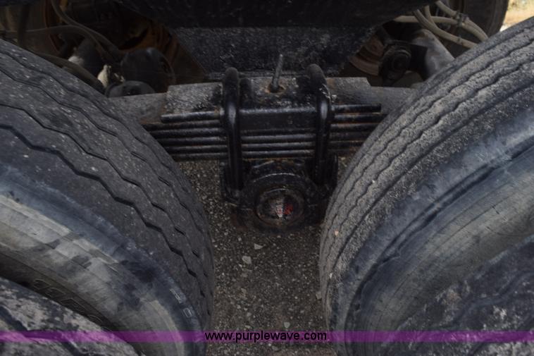 image for item J8464 1993 Mars end dump trailer