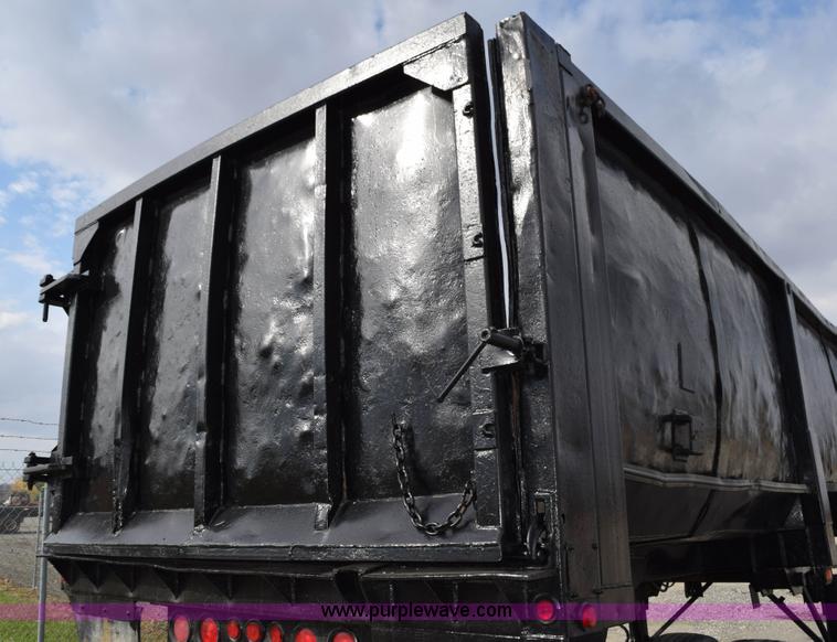 image for item J8464 1993 Mars end dump trailer