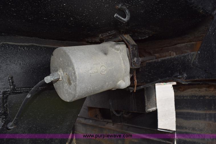 image for item J8464 1993 Mars end dump trailer