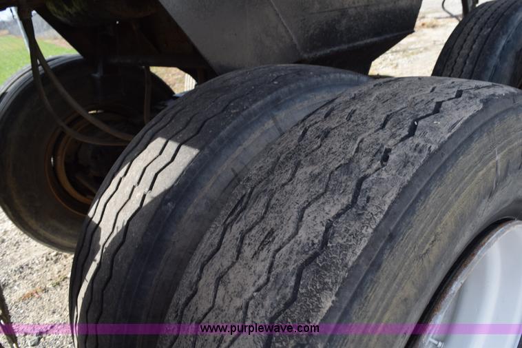 image for item J8464 1993 Mars end dump trailer