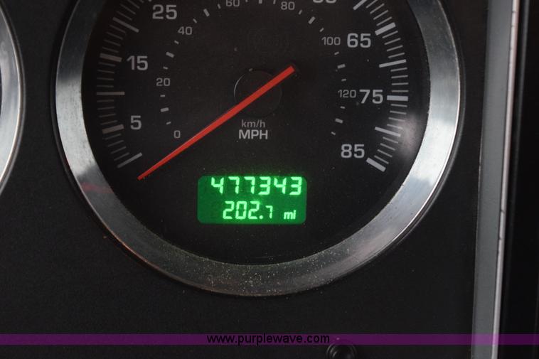 image for item J8471 2008 Kenworth T800 semi truck