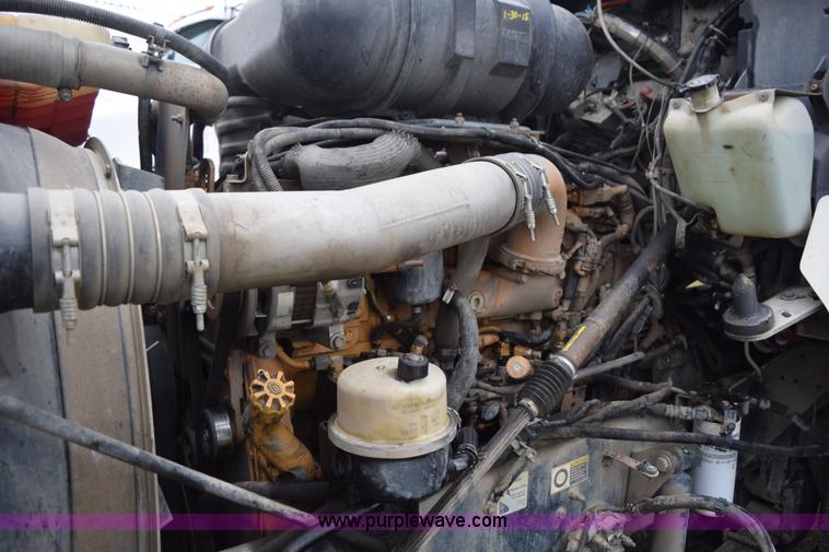 image for item J8471 2008 Kenworth T800 semi truck