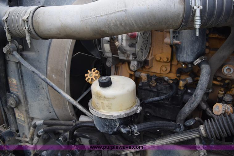 image for item J8471 2008 Kenworth T800 semi truck