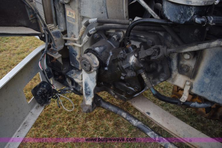 image for item J8471 2008 Kenworth T800 semi truck