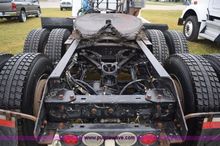 image for item J8471 2008 Kenworth T800 semi truck