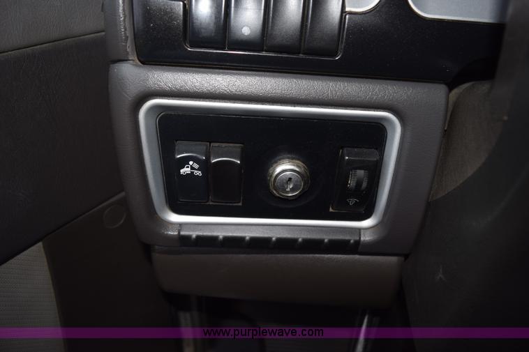 image for item J8472 2008 Kenworth T800 semi truck