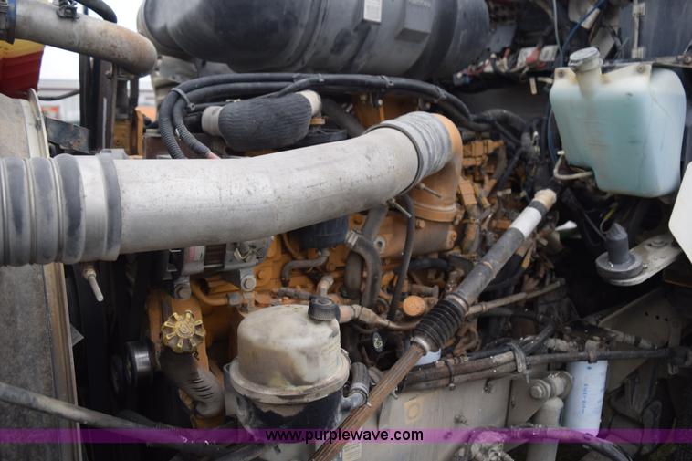 image for item J8472 2008 Kenworth T800 semi truck