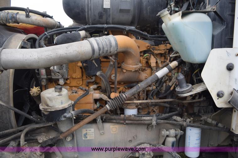 image for item J8472 2008 Kenworth T800 semi truck