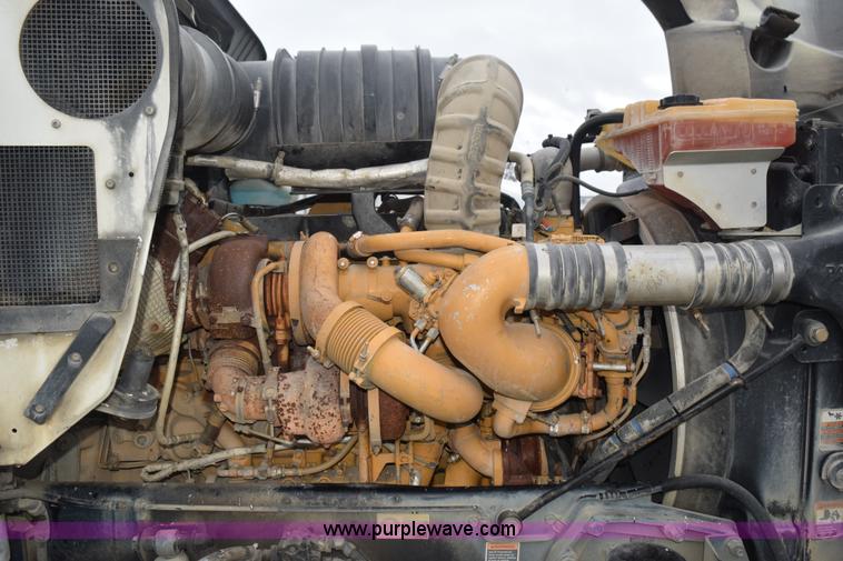 image for item J8472 2008 Kenworth T800 semi truck