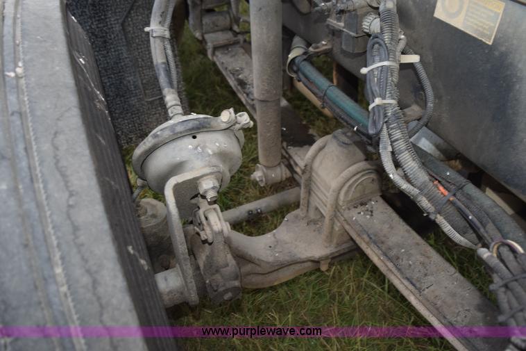 image for item J8472 2008 Kenworth T800 semi truck