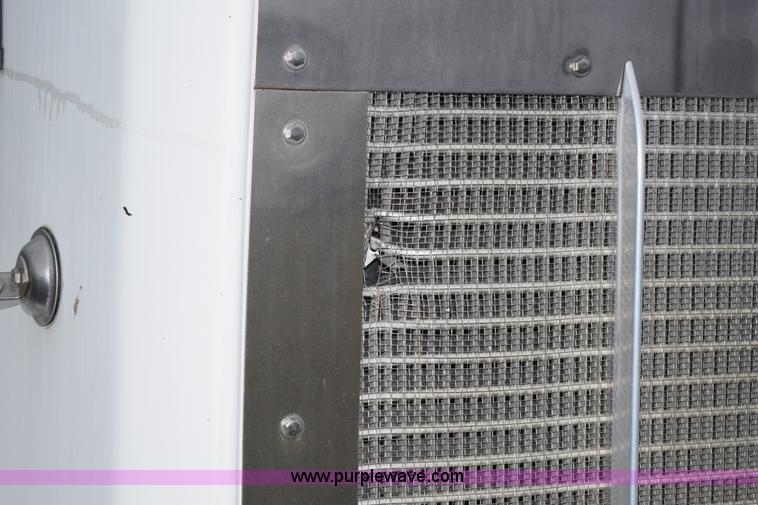 image for item J8472 2008 Kenworth T800 semi truck