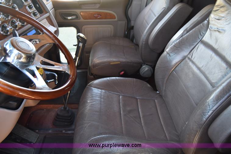 image for item K4917 2007 Peterbilt 379 semi truck