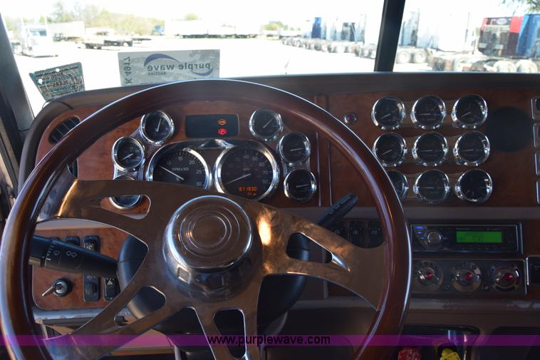 image for item K4917 2007 Peterbilt 379 semi truck