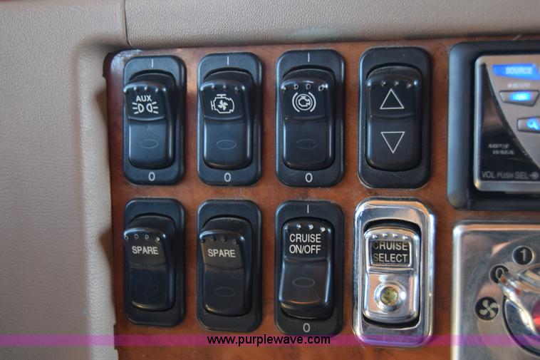 image for item K4917 2007 Peterbilt 379 semi truck