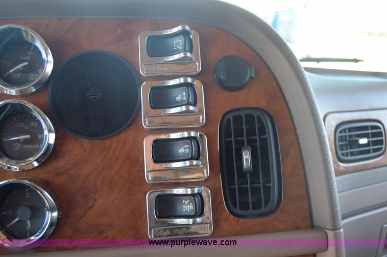 image for item K4917 2007 Peterbilt 379 semi truck