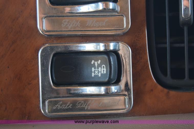 image for item K4917 2007 Peterbilt 379 semi truck