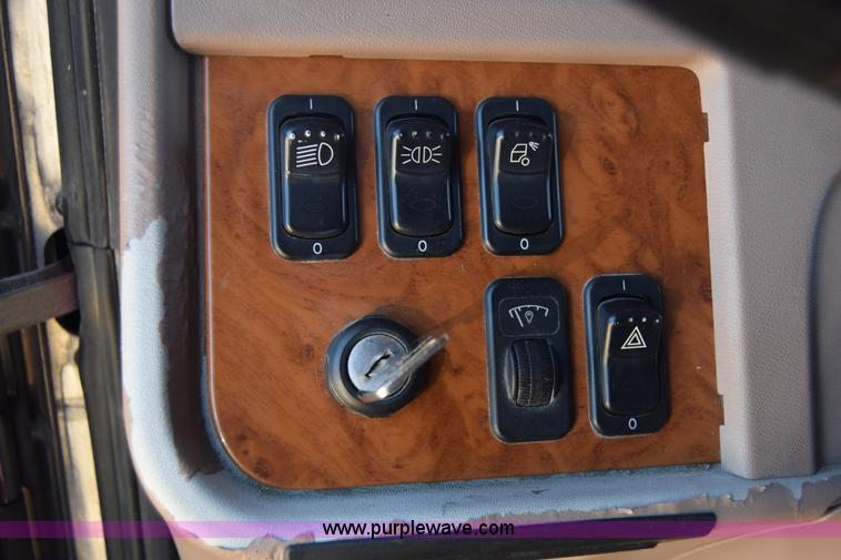 image for item K4917 2007 Peterbilt 379 semi truck